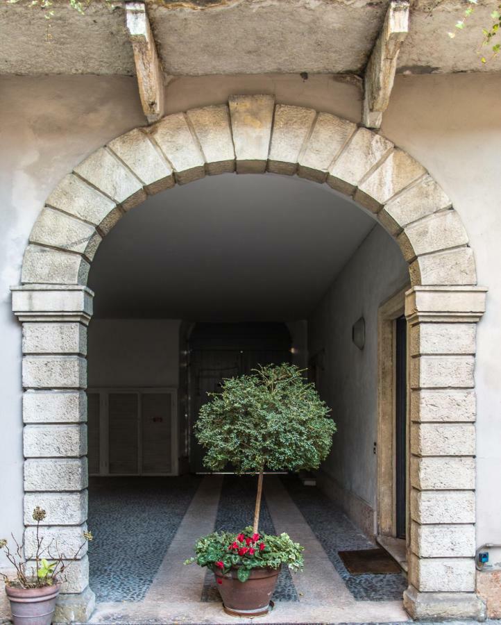 Antiche Colonne Suite Verona Esterno foto